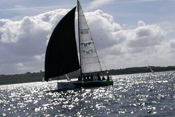 Voilier, pogo sur la mer