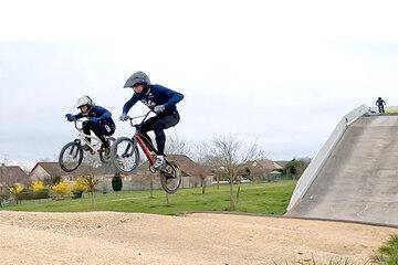 Pilotes BMX au CREPS Centre-Val de Loire