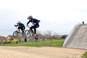 Pilotes BMX au CREPS Centre-Val de Loire Pilotes BMX au CREPS Centre-Val de Loire