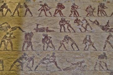 Représentation de lutteurs sur une peinture murale égyptienne