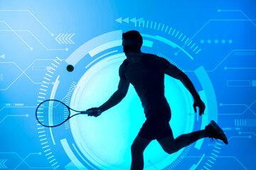 Sportif tenant une raquette de tennis sur fond bleu
