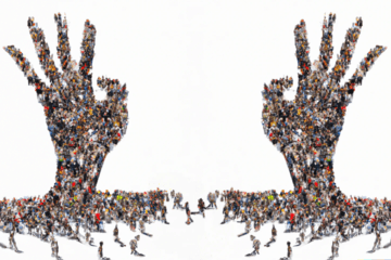 une foule d'humains qui ensemble formes 2 mains pointant vers le ciel