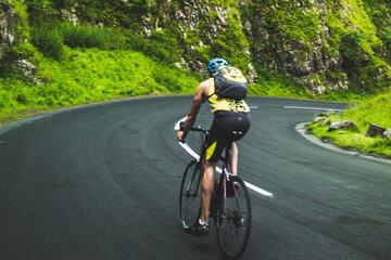 Un cycliste qui s'exerce