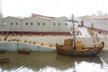Le transport des marchandises sur le Rhône Déchargement des marchandises sur les quai du Rhône-maquette des entrepôts de Vienna