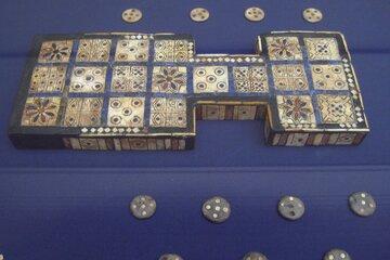 Le jeu royal d'Ur tel que présenté au British Museum