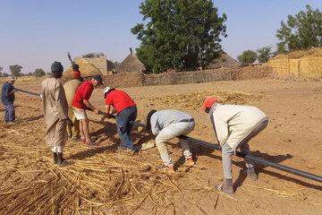 pose d'une conduite d'acheminement de l'eau potable vers un village au Sénégal