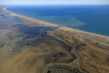 Vue aérienne du littoral de la lagune de St-Martin 