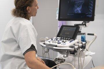 Photo du service des exploration fonctionnelles cardio-vasculaires. échographie des vaisseaux sanguins