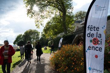 Village des sciences Pangloss Labs Village des sciences Pangloss Labs