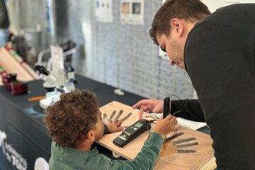 enfant en pleine experience
