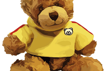 peluche nounours avec un tshirt jaune, mascotte du projet Peluchologie