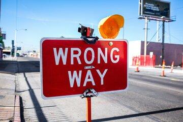 Panneau de signalisation "Wrong way"
