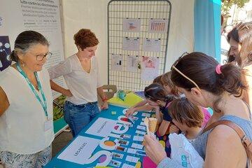 Enfants, parents, adultes, vous êtes tous et toutes les bienvenues au stand "Femmes & Sciences/INRAE"