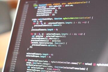 Ecran ordinateur avec code
