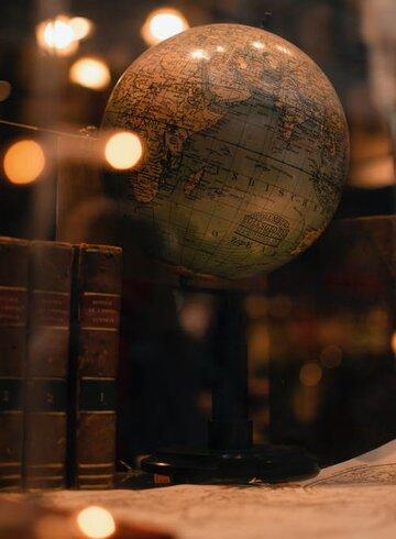 Globe terrestre et livres Globe terrestre et livres