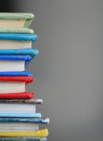 Pile de livres colorés